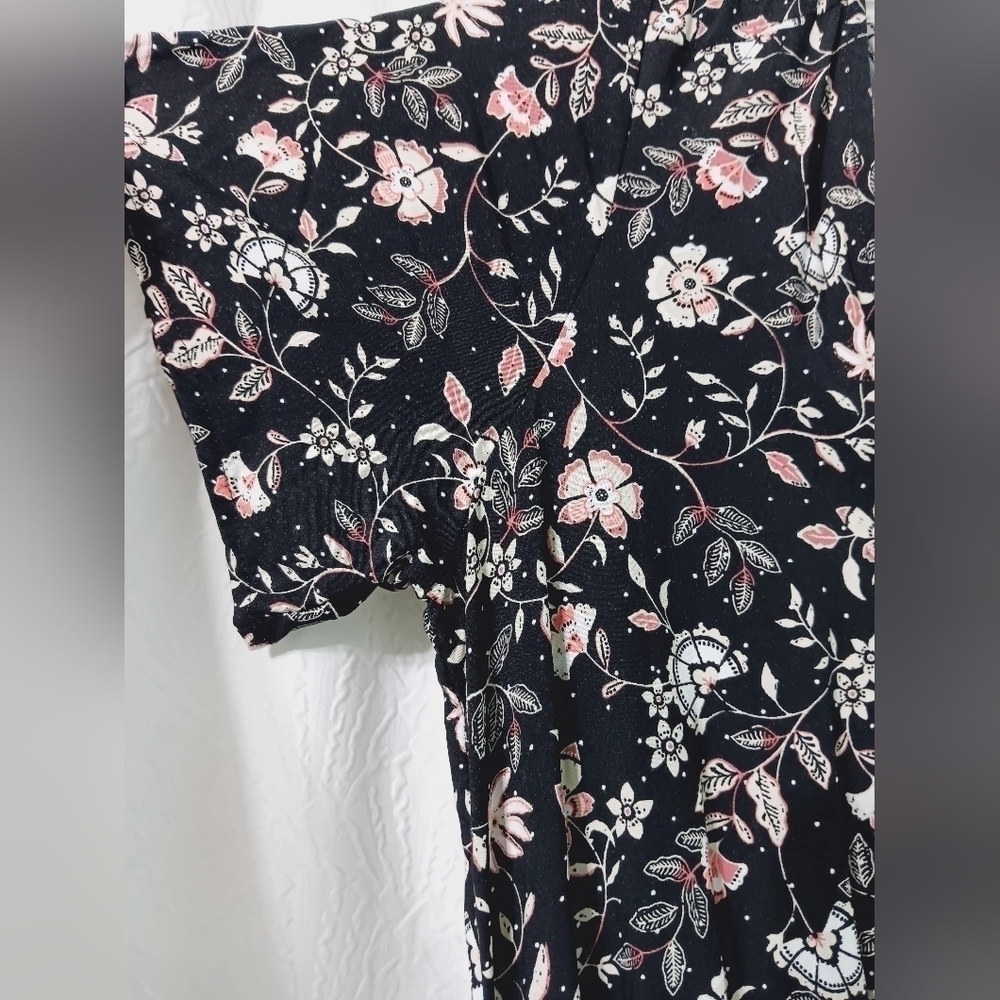 3 X$25. Old Navy Multicolor hole back romper with pockets and elastic waist Sz S - Picture 6 of 14